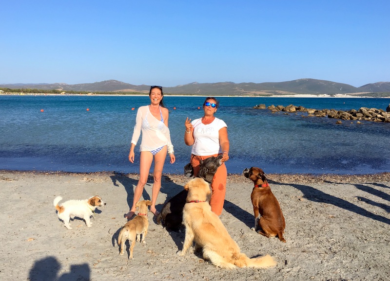 Porto Pino (CI) – Tessa Gelisio in vacanza sulla spiaggia gestita da LNDC